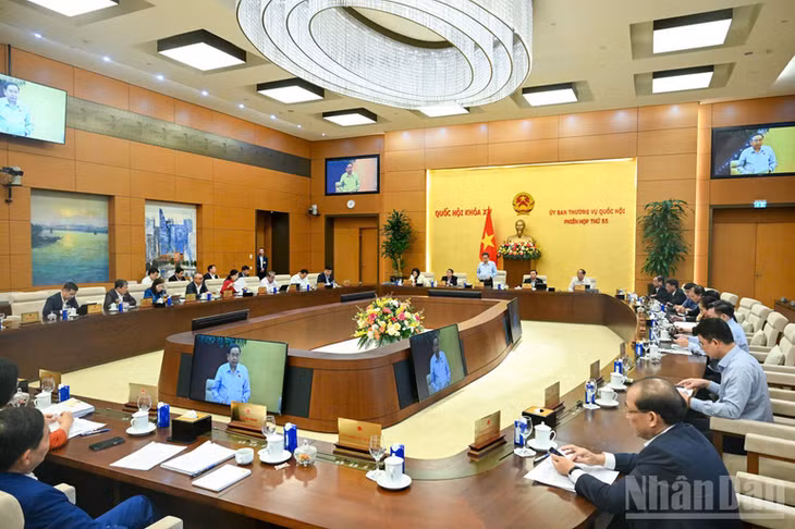 Quang cảnh phiên họp. (Ảnh: DUY LINH)