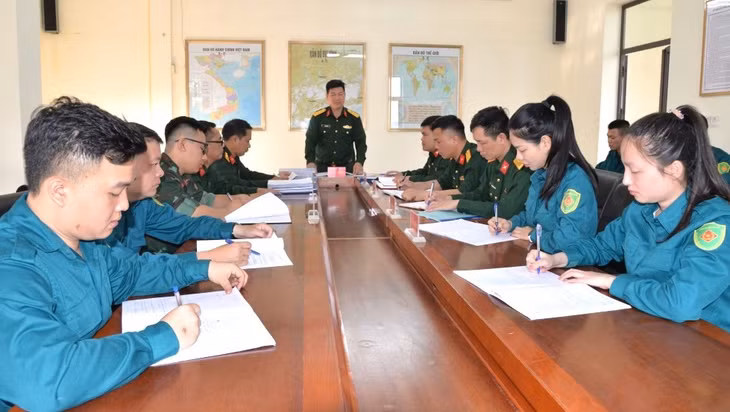 Ban CHQS phường Cẩm Phả họp triển khai công tác huấn luyện dân quân tự vệ lần thứ nhất năm 2026.