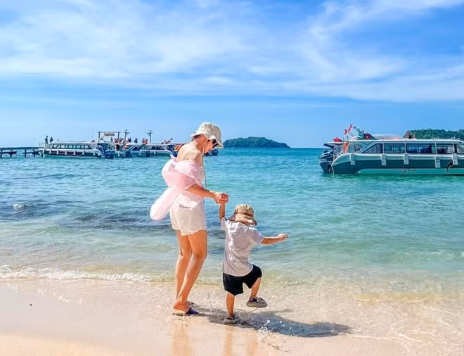 Nhiều lợi ích tốt khi cha mẹ sớm cho các con tham gia hoạt động ngoài trời. Ảnh: Linh Chi