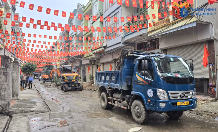 Các nhà thầu huy động phương tiện tập trung thi công Dự án chỉnh trang, nâng cấp hạ tầng khu Cao Thắng 1A và 3 ngay sau kỳ nghỉ Tết Nguyên đán Bính Ngọ 2026.