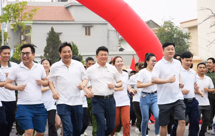 Chương trình thu hút hơn 1000 cán bộ, công chức, lực lượng vũ trang, đoàn viên, thanh thiếu niên và nhân dân tham gia