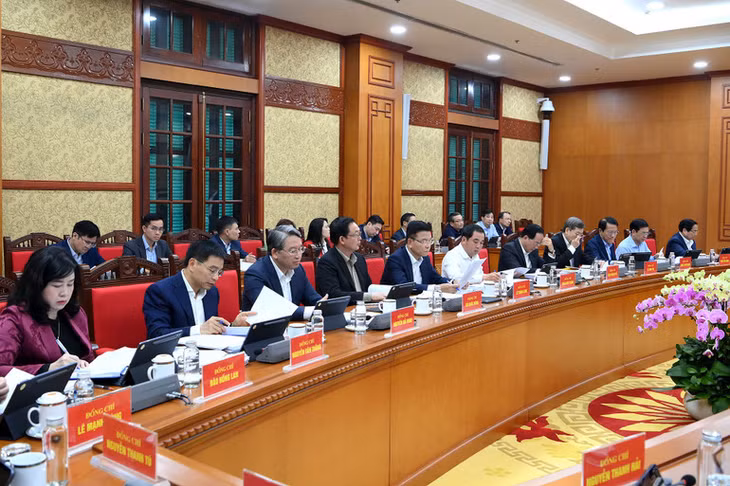 Các đồng chí lãnh đạo Đảng, Nhà nước và các đại biểu tham dự phiên họp. (Ảnh: ĐĂNG KHOA)