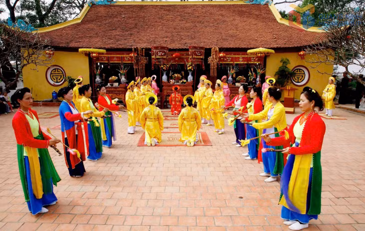 Lễ tế Tiên Công tại miếu Tiên Công (phường Phong Cốc) – Di sản văn hóa phi vật thể quốc gia.