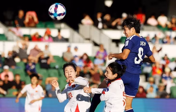 Đội tuyển nữ Việt Nam (áo trắng) trong trận thua Nhật Bản 0-4 ở Asian Cup nữ 2026 - Ảnh: AFC
