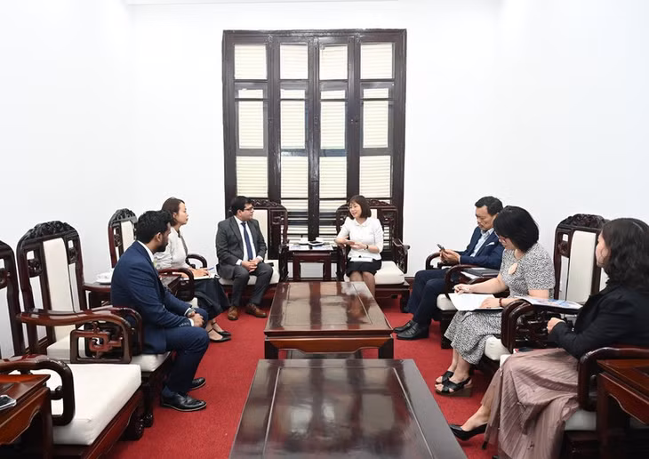 Quang cảnh buổi làm việc.