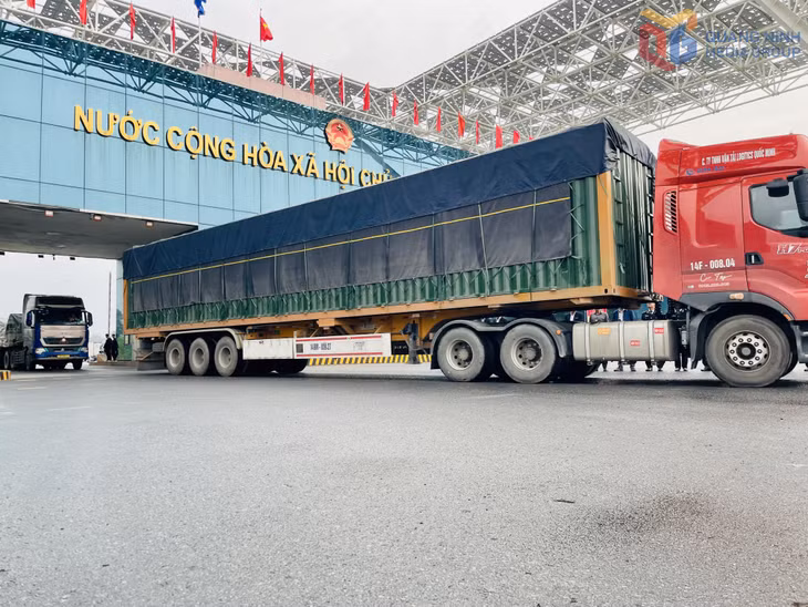 Hàng nhập khẩu từ phía Trung Quốc chủ yếu linh kiện điện tử, nguyên liệu phục vụ sản xuất.