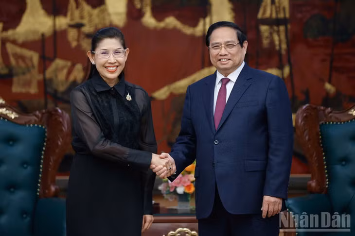 Thủ tướng Chính phủ Phạm Minh Chính và Đại sứ Thái Lan tại Việt Nam Urawadee Sriphiromya. (Ảnh: Trần Hải)