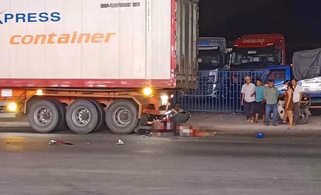 Hiện trường vụ tai nạn giao thông trên Quốc lộ 1 đoạn qua xã Diên Khánh, tỉnh Khánh Hòa tối ngày 28.3. Ảnh: Khánh Hòa
