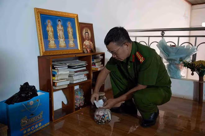 Lực lượng chức năng triệt phá đường dây mua bán chất ma túy liên tỉnh, thu giữ tang vật có liên quan. Ảnh: Công an cung cấp