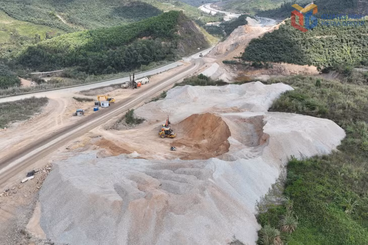 Để không làm đứt gãy chuỗi thi công liên tục, nhà thầu chủ động đặt mua, tập kết nguyên vật liệu về công trường. Chủ đầu tư và các nhà thầu phấn đấu hoàn thành dự án trong năm 2026.