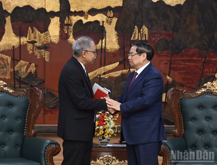 Thủ tướng Chính phủ Phạm Minh Chính và Đại sứ Cộng hòa Indonesia tại Việt Nam Adam Mulawarman Tugio. (Ảnh: TRẦN HẢI)