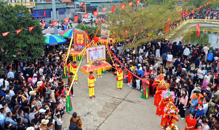 Cùng với nhiều lễ hội đã được công nhận và đưa vào đời sống, Lễ hội Tiên Công 2026 cho thấy sức hấp dẫn lớn khi thu hút đông đảo du khách thập phương về dự.