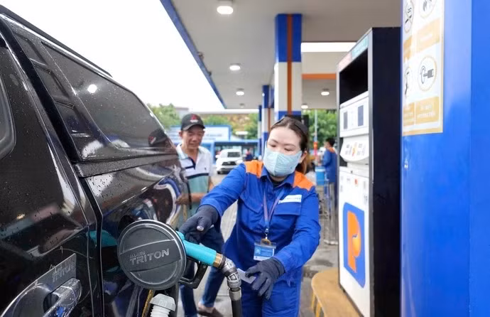 Giá xăng dầu tại Việt Nam thấp hơn nhiều nước lân cận - Ảnh: Q.Đ.