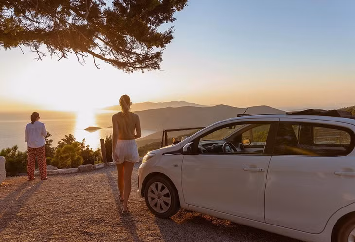 “Road-trip” giúp du khách chủ động hành trình và tận hưởng trọn vẹn trải nghiệm. (Ảnh: Booking.com)