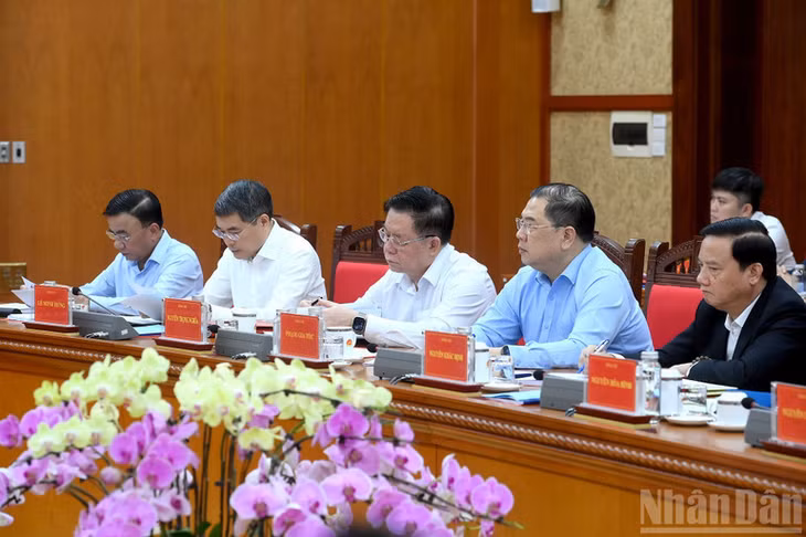 Các đồng chí Thường trực Ban Chỉ đạo tham dự cuộc họp.