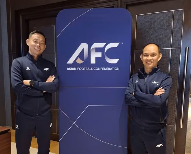 Trọng tài Ngô Duy Lân (trái) và Nguyễn Trung Hậu góp mặt trong danh sách VAR của AFC. Ảnh: VFF