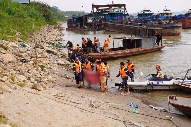 Thi thể 1 nạn nhân đã được tìm thấy. Ảnh: Công an tỉnh Phú Thọ