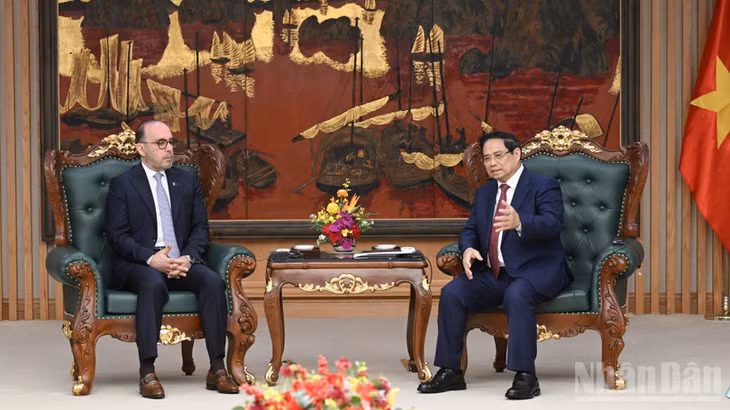 Thủ tướng Chính phủ Phạm Minh Chính tiếp Đại sứ Nhà nước Qatar tại Việt Nam Khalid Ali Abdullah Abel. (Ảnh: TRẦN HẢI)