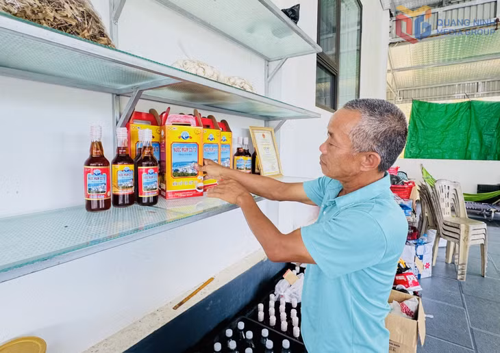 Sản xuất nước mắm Cô Tô của hộ gia đình ông Nguyễn Đăng Lương, Khu 1 (đặc khu Cô Tô). Ảnh: Mạnh Trường