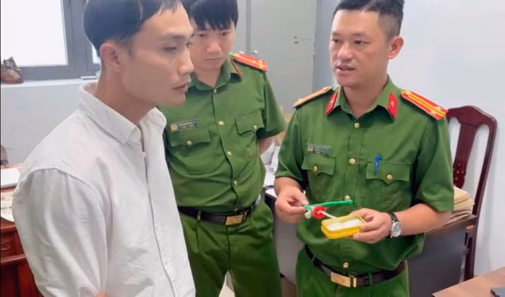 Đối tượng Từ Lê Lâm bị Công an xã Ninh Gia bắt giữ. Ảnh: Công an cung cấp