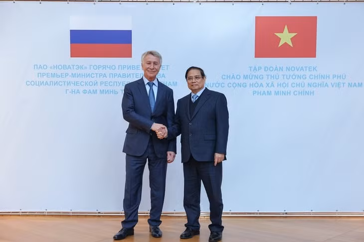 Thủ tướng Phạm Minh Chính và ông Leonid Viktorovich Mikhelson, Chủ tịch tập đoàn Novatek. (Ảnh: VGP)
