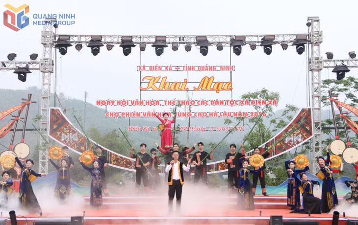 Hòa trong không khí rộn ràng của chợ phiên Hà Lâu, các hoạt động tại Ngày hội Văn hóa, thể thao các dân tộc xã Điền Xá lần thứ I diễn ra sôi nổi, hấp dẫn.