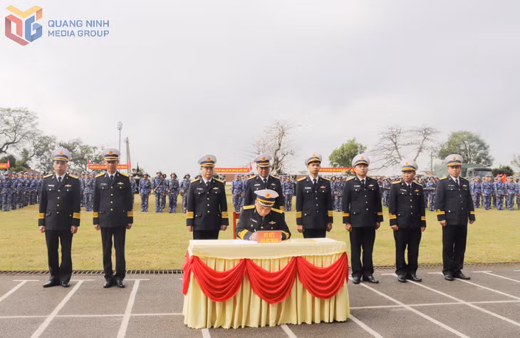 Các cơ quan, đơn vị ký kết giao ước thi đua.
