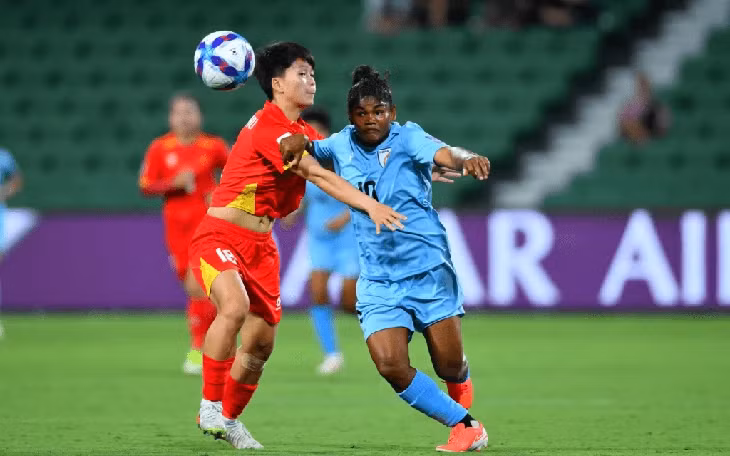 Tuyển nữ Việt Nam đã dính 2 thẻ vàng ở Asian Cup 2026 - Ảnh: AFC