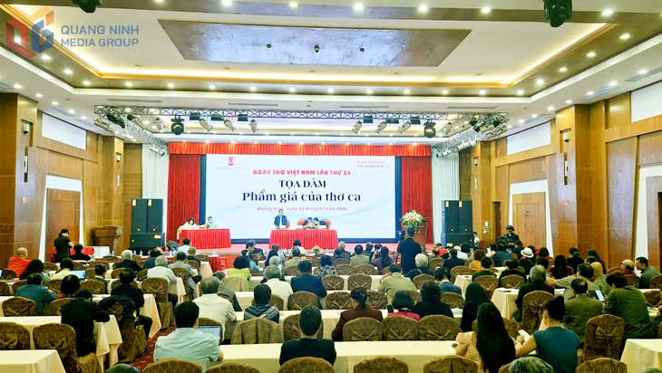 Tọa đàm "Phẩm giá của thơ ca" thu hút đông đảo các nhà thơ và người yêu thơ.