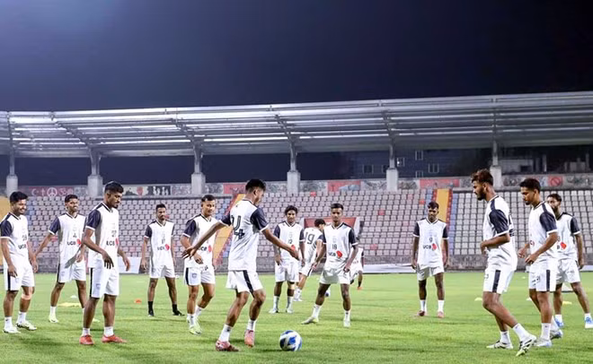 Đội tuyển Bangladesh đến Hà Nội trước 5 ngày đấu tuyển Việt Nam. Ảnh: LĐBĐ Bangladesh