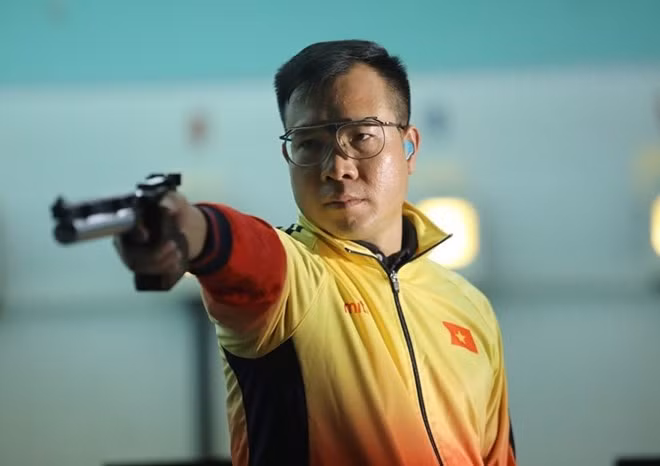 Xạ thủ Hoàng Xuân Vinh là người mang về tấm huy chương vàng Olympic đầu tiên cho thể thao Việt Nam. Ảnh: Hoài Đan