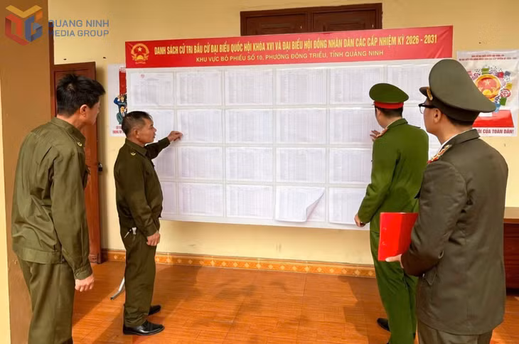 Công an phường Đông Triều phối hợp bảo đảm ANTT phục vụ bầu cử.