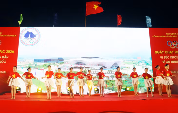 Liên hoan mở đầu bằng tiết mục biểu diễn khiêu vũ thể thao hiện đại, khỏe khoắn của Trung tâm Huấn luyện và Thi đấu thể thao tỉnh.