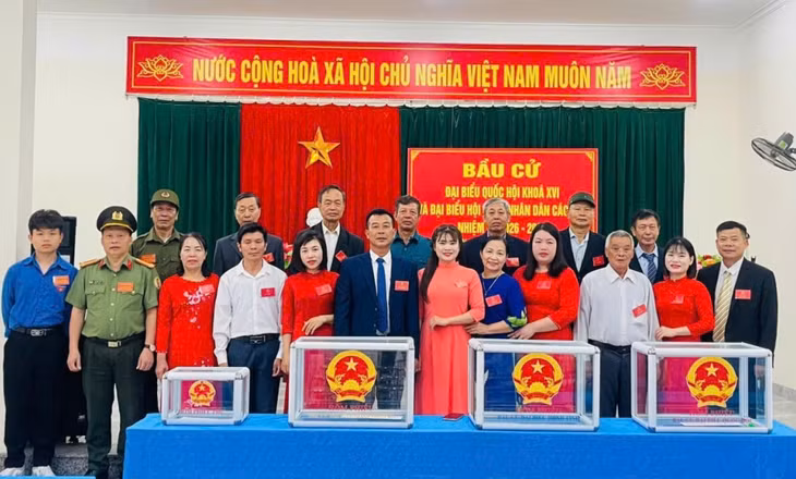 Quang cảnh cuộc bầu cử tại khu vực bỏ phiếu số 28, phường Hiệp Hòa.