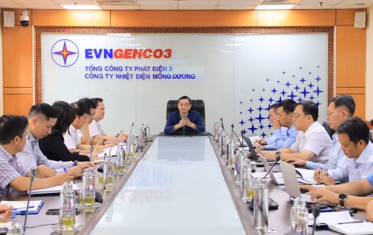 Ông Lê Văn Danh, Tổng Giám đốc Tổng Công ty Phát điện 3 chủ trì buổi làm việc.
