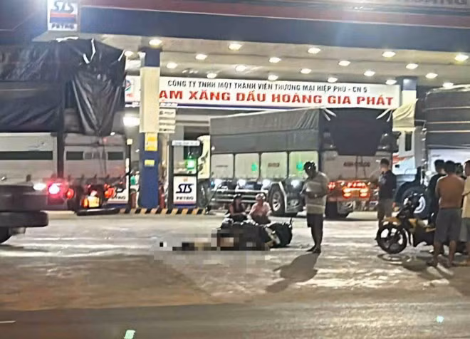 Hiện trường vụ va chạm giữa xe tải và xe máy khiến một người tử vong. Ảnh: Phúc Khánh