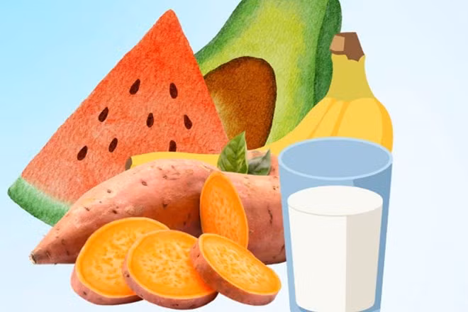 Thực phẩm giàu điện giải giúp giảm nguy cơ chuột rút cơ bắp. Đồ họa: Thiện Nhân
