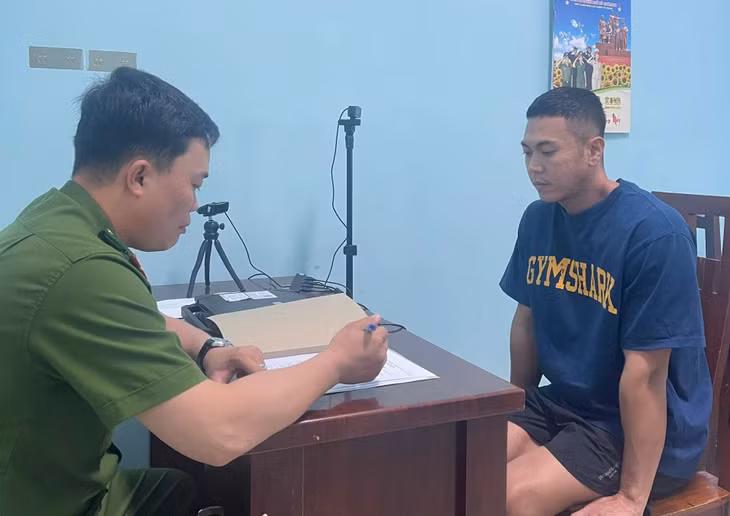 Công an khởi tố, bắt tạm giam người đàn ông hành hung nữ shipper giữa đường. Ảnh: Công an cung cấp