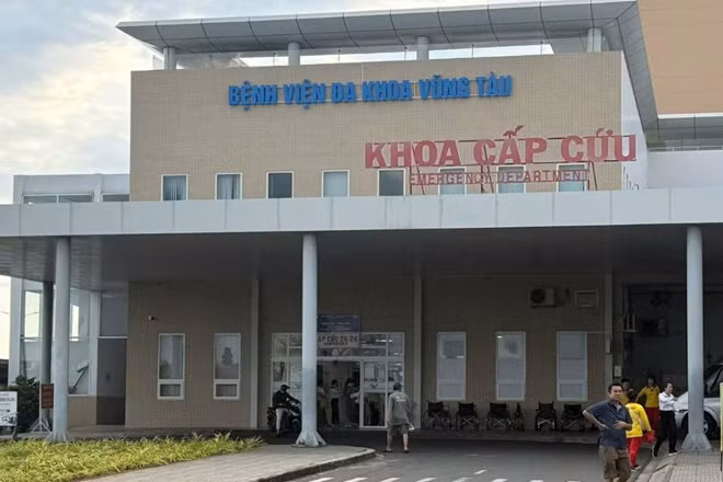Khoa cấp cứu Bệnh viện Đa khoa Bà Rịa tiếp nhận điều trị 18 trường hợp ngộ độc khí. Ảnh: Hoàng Lam