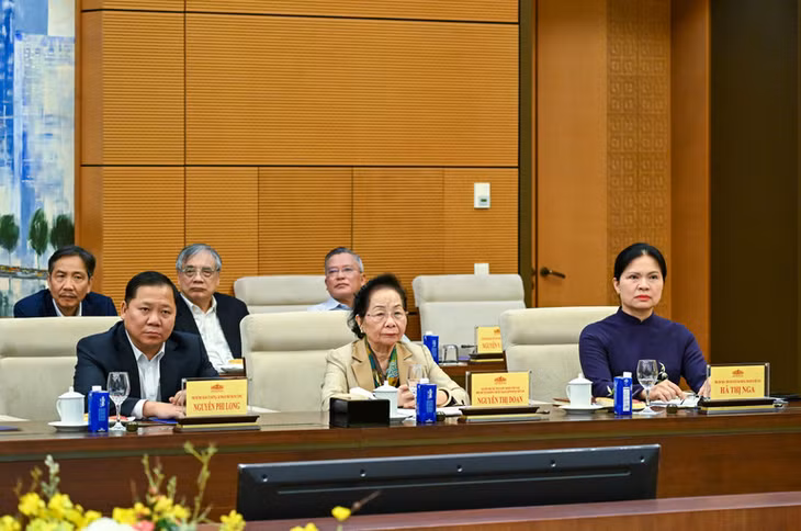 Các Phó Chủ tịch Ủy ban Trung ương Mặt trận Tổ quốc Việt Nam và các đại biểu dự hội nghị. (Ảnh: DUY LINH)