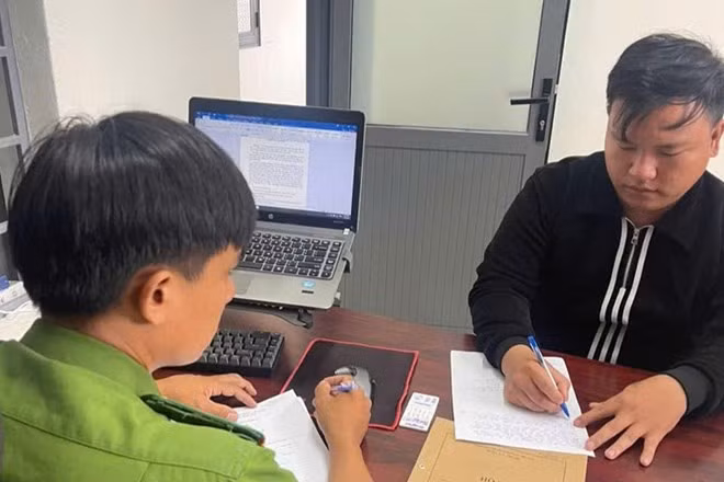 Đối tượng Nguyễn Thanh Hòa bị bắt sau khi gây ra loạt vụ trộm xe máy. Ảnh: Công an