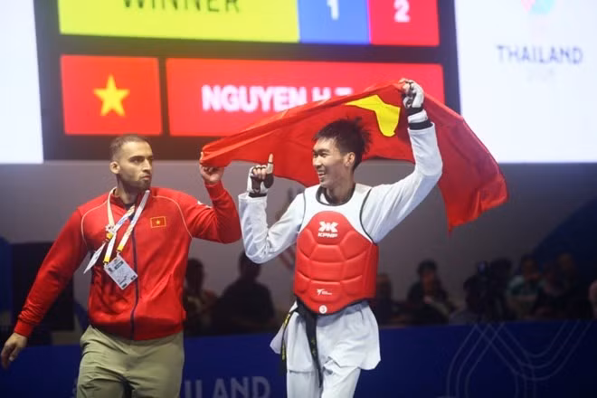 Võ sĩ Nguyễn Hồng Trọng đã giành huy chương vàng cho Đội tuyển taekwondo Việt Nam tại SEA Games 33. Ảnh: Minh Dân