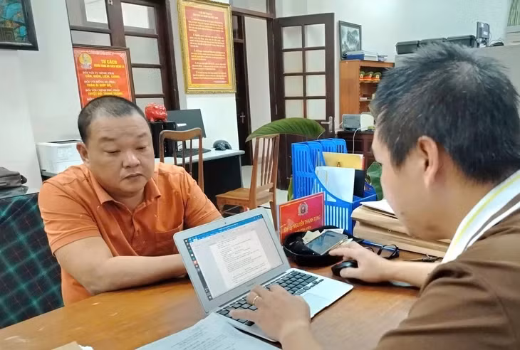 Bị can Trần Văn Toán, người "nổ" quen biết rộng, có khả năng chạy án để lấy tiền người khác - Ảnh: KHANG VÕ