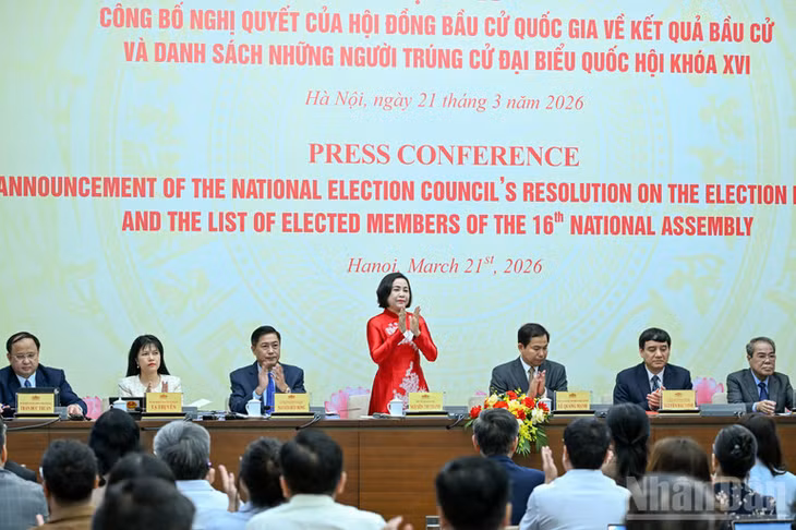 Đồng chí Nguyễn Thị Thanh, Ủy viên Trung ương Đảng, Phó Chủ tịch Quốc hội, Ủy viên Hội đồng Bầu cử Quốc gia, Phó Trưởng Tiểu ban Nhân sự thuộc Hội đồng Bầu cử Quốc gia chủ trì Họp báo. (Ảnh: DUY LINH)
