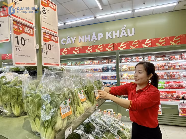 Siêu thị Winmart Hạ Long, không tăng giá các sản phẩm và áp dụng các ưu đãi mua sắm cho khách hàng.