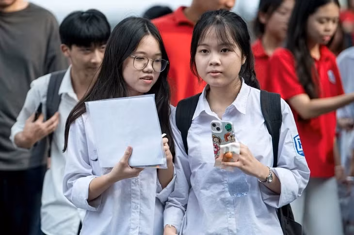 Phương thức xét tuyển bằng học bạ THPT đang được Bộ Giáo dục - Đào tạo lấy ý kiến để giữ hay bỏ vào mùa tuyển sinh năm sau - Ảnh: NAM TRẦN