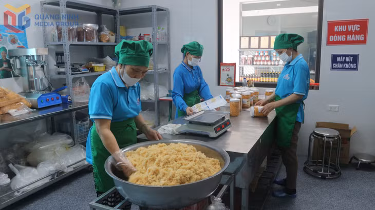 Các sản phẩm ruốc tép của cơ sở sản xuất ruốc tép Long Thương (phường Quảng Yên) đều được sản xuất theo quy trình khép kín, đảm bảo ATTP. 