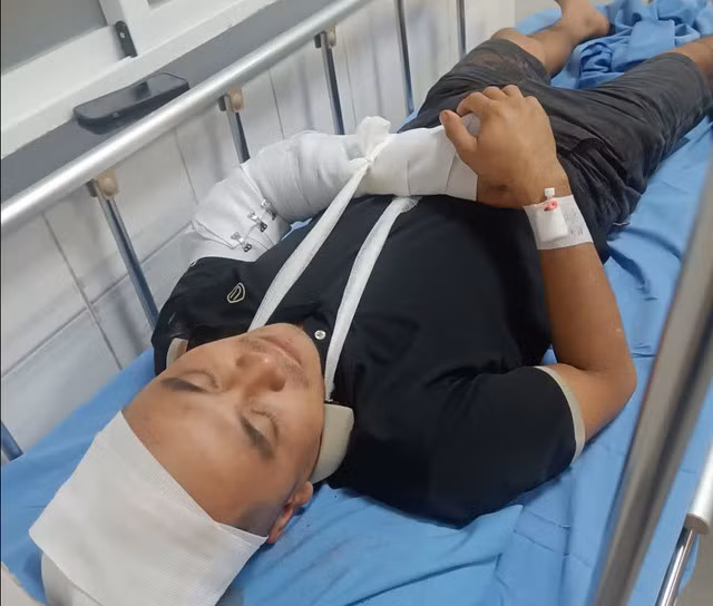 Nhân viên cứu hộ giao thông bị nhóm đối tượng chặn đánh nhập viện. Ảnh: L.Đ