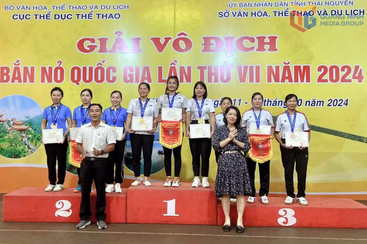 Đoàn Quảng Ninh giành huy chương Vàng tại Giải Vô địch Bắn nỏ quốc gia 2024 tổ chức tại Thái Nguyên. Ảnh: Hà Phong
