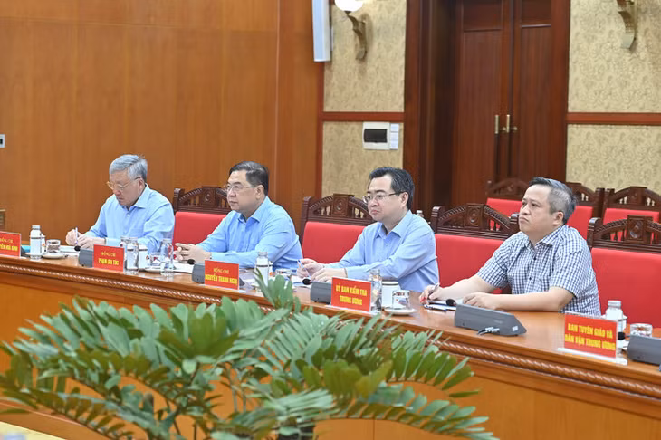 Các đại biểu tham dự cuộc làm việc. (Ảnh: ĐĂNG KHOA)